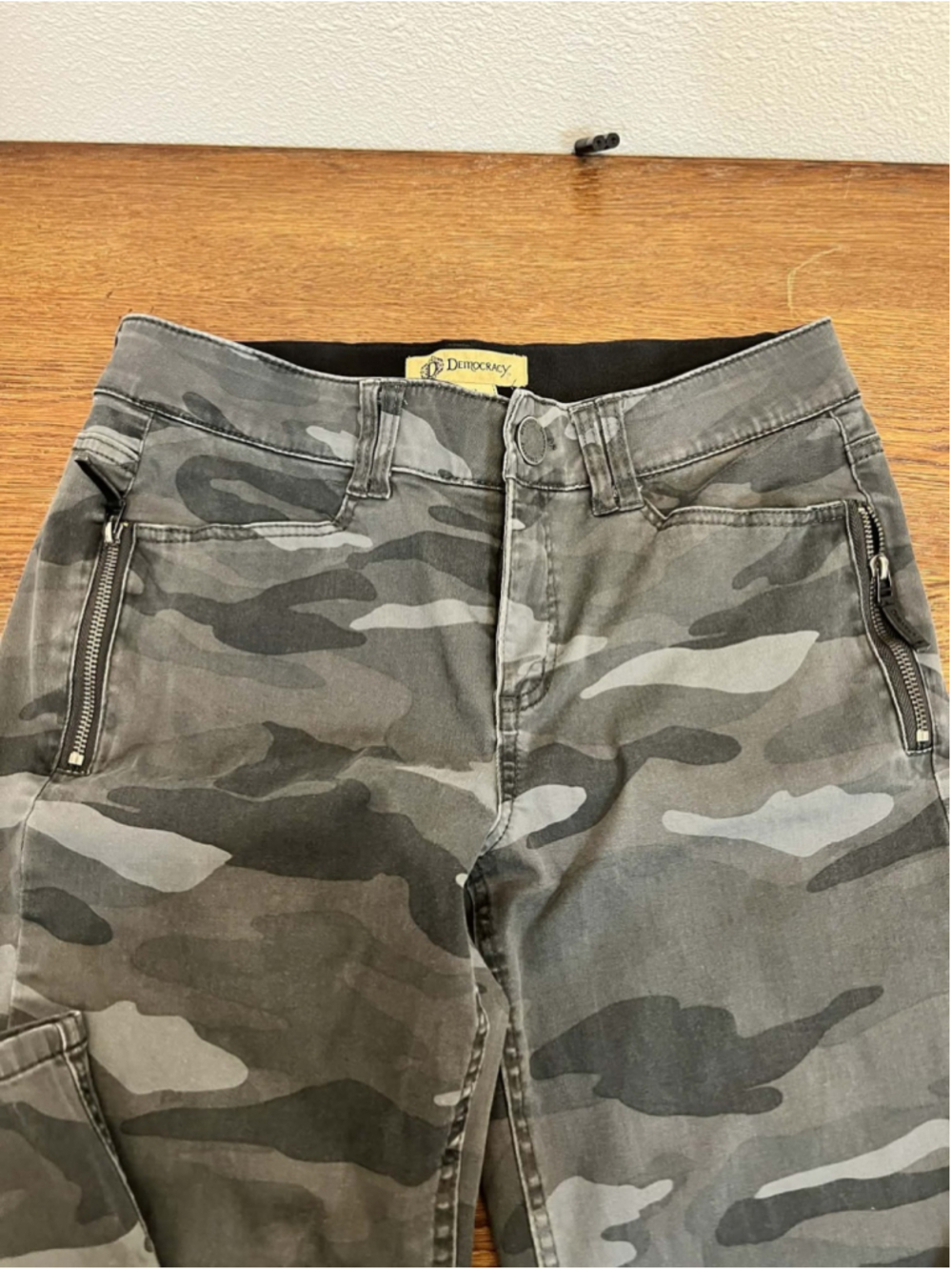 Democracy Camo Skinny Jeans Women’s 10 Zipper Pockets Stretch Gray Pants - Picture 2 of 4